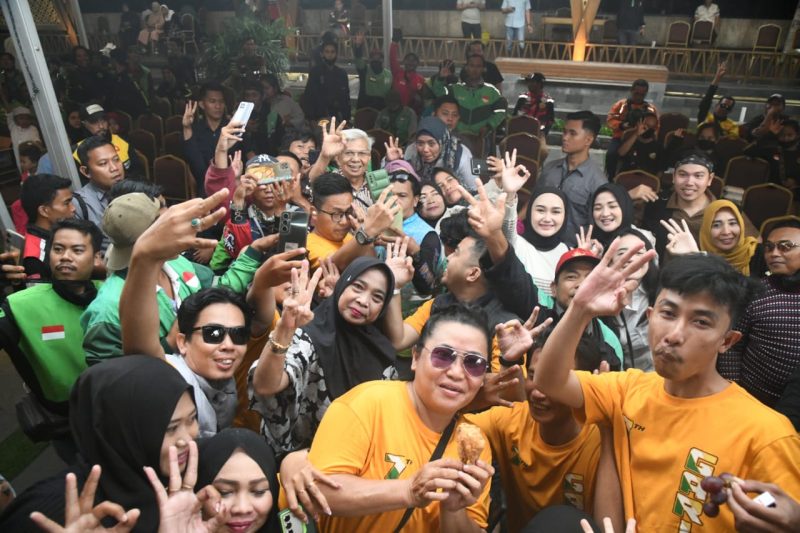 Komunitas Ojek Online atau Ojol Sumsel bersatu yang tergabung dalam Komunitas Garing resmi menyatakan dukungan penuh bagi kemenangan pasangan calon [Paslon] Mawardi Yahya-RA Anita Noeringhati [MataHati] pada Pilgub Sumsel 2024.