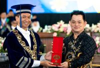CEO SEVIMA Sugianto Halim MMT menerima penghargaan mitra wirausaha dari Institut Teknologi Sepuluh Nopember [ITS] pada Jumat 15 November 2024.
