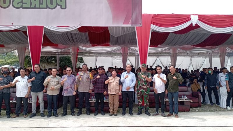 Komisi Pemilihan Umum [KPU] Kabupaten OKU Timur menggelar simulasi pemungutan dan penghitungan suara Pemilu 2024 yang berlangsung di Kantor KPU kabupaten OKU Timur, Martapura, Minggu 17 November 2024.