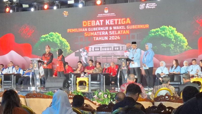Gelaran Debat Pamungkas paslon Pilgub Sumsel 2024 di Ballroom Hotel Aryaduta pada Kamis malam, 21 November 2024.