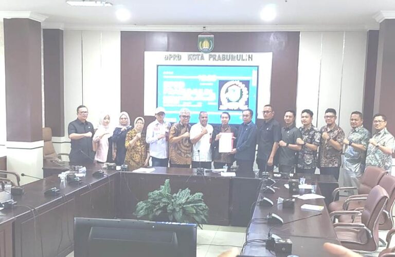 Komisi II DPRD Prabumulih mempertemukan LSM APM dan PT Pertamina terkait permasalahan fatality dan tenaga kerja lokal di lingkungan PT PHRZ 4 Field Prabumulih.