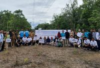 PLN UPT Baturaja bekerja sama dengan Inisiatif Zakat Indonesia (IZI) meluncurkan program Penggantian Pohon dengan Tanaman Produktif di jalur transmisi (ROW).