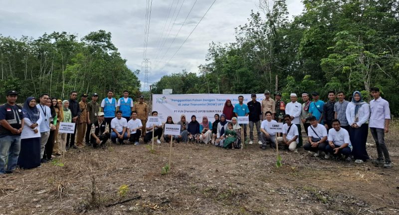 PLN UPT Baturaja bekerja sama dengan Inisiatif Zakat Indonesia (IZI) meluncurkan program Penggantian Pohon dengan Tanaman Produktif di jalur transmisi (ROW).