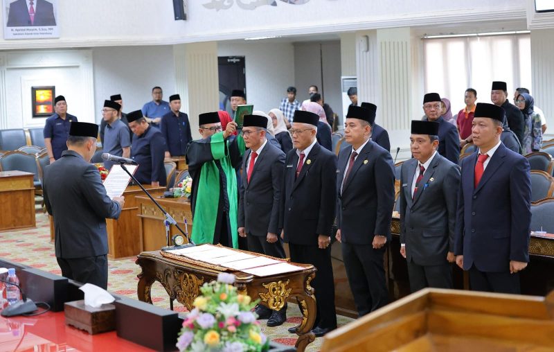 Penjabat Wali Kota Dr Cheka Virgowansyah SSTP ME memimpin langsung pelantikan di ruang rapat Parameswara Setda Palembang, Jumat 20 Desember 2024.