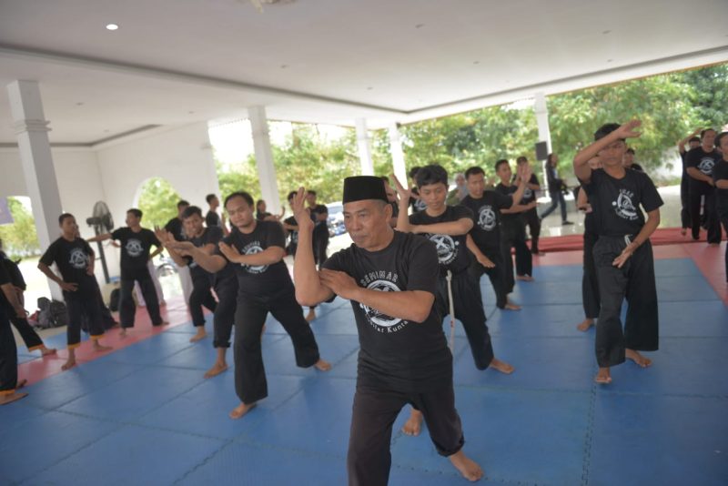 Dalam rangka memperingati Hari Pencak Silat Nasional, PT Bukit Asam Tbk (PTBA) melalui Bidang Budaya dan Kearifan Lokal Tim Implementasi Tanjung Enim Kota Wisata (Kowis) menggelar Seminar Silat Kuntau Semende di Museum Batu Bara Tanjung Enim Kecamatan Lawang Kidul, Minggu 15 Desember 2024.