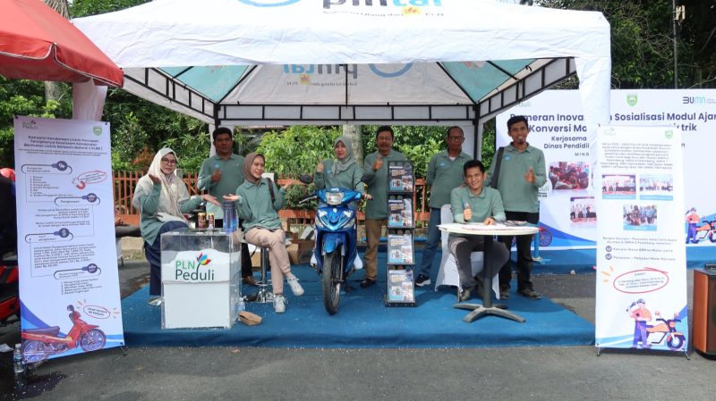 PLN Unit Induk Distribusi Sumatera Selatan, Jambi, dan Bengkulu [UID S2JB] bersama Dinas Pendidikan Provinsi Sumatera Selatan [Disdik Sumsel] menggelar Pameran Inovasi dan Sosialisasi Modul Ajar Konversi Motor BBM ke Motor Listrik di kawasan Kambang Iwak, Palembang, pada Minggu 22 Desember