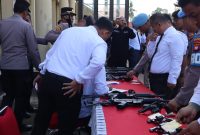 Polresta Pontianak melaksanakan pengecekan terhadap personel pemegang senpi baik yang dinas di Polresta hingga Polsek jajaran pada Senin 23 Desember 2024.