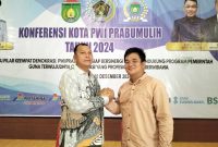 Ronald Artas, resmi terpilih, menahkodai PWI Kota Prabumulih untuk periode 2024-2027. Ia terpilih secara aklamasi pada Konferensi Tingkat Kota yang berlangsung pada Jumat 20 Desember 2024.