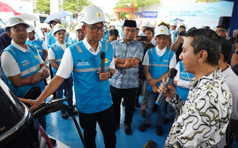 Direktur Utama PLN Darmawan Prasodjo di SPKLU Rest Area KM 519A Solo-Ngawi, Jawa Tengah pada Rabu 25 Desember 2024.