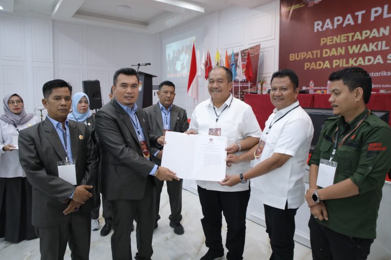 Berdasarkan Surat Keputusan Komisi Pemilihan Umum [SK KPU] Kabupaten Asahan 5/2025 tentang Penetapan Pasangan Calon [paslon] Bupati dan Wakil Bupati Terpilih Kabupaten Asahan Tahun 2025, KPU Kabupaten Asahan menetapkan paslon nomor urut 1, Taufik Zainal Abidin Siregar SSos MSi dan Rianto SH MAP sebagai Bupati-Wabup terpilih 2025.