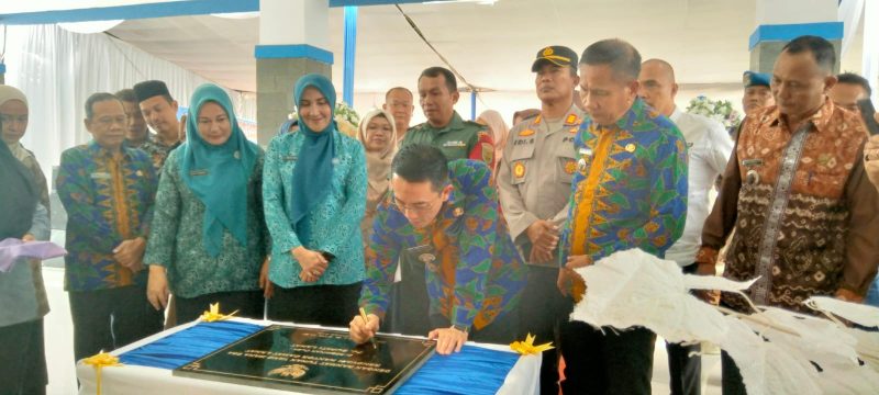 Penjabat Bupati Imam Pasli Resemikan Renovasi Kantor Camat Lahat