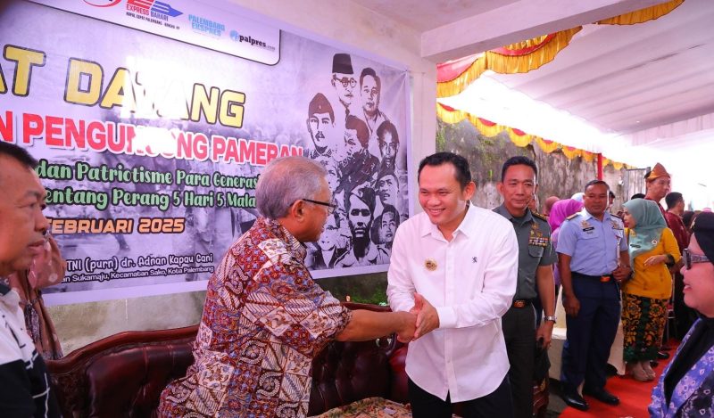 Penjabat [Pj] Wali Kota Cheka Virgowansyah membuka kegiatan Pameran Photo dan Arsip Tokoh-Tokoh Pejuang Kemerdekaan Sumatera Selatan di Museum Pahlawan Nasional Mayjend TNI [Purn] dr AK Gani, Jalan MP Mangkunegara, Kamis 30 Januari 2025.