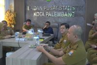 Kepala BPS Kota Palembang, Yudhistira Arya Nugraha saat kegiatan Press Rillis Inflasi Bulan Januari 2025 di kantor BPS kota Palembang, Senin 3 Februari 2025.