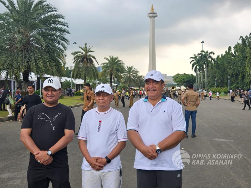 Wakil Gubernur Sumatera Utara terpilih H Surya BSc, Bupati Asahan terpilih Taufik Zainal Abidin Siregar SSos MSi dan Wakil Bupati Asahan terpilih Rianto SH MAP menggunakan seragam olahraga mengikuti gladi ini dengan begitu khidmat.