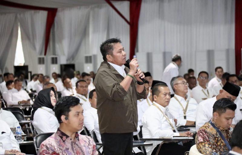 Hari kelima kegiatan retret di Akademi Militer [Akmil] Magelang Jawa Tengah, Selasa 25 Februari 2025, Gubernur Sumatera Selatan [Sumsel] H Herman Deru bersama 16 Bupati Walikota asal Sumsel lainnya tetap dalam kondisi fit dan prima mengikuti semua kegiatan yang telah diagendakan oleh Kementerian Dalam Negeri Republik Indonesia [Mendagri RI].