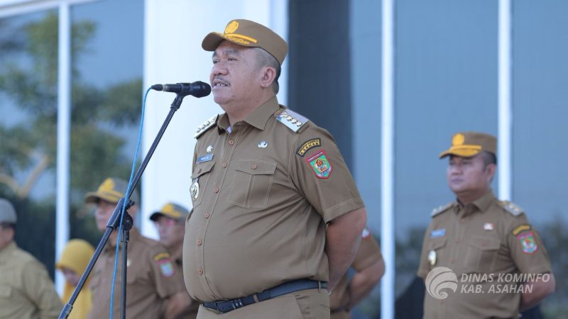 Bupati Asahan Taufik Zainal Abidin [TZA] SSos MSi memimpin Apel perdana bulan Maret di halaman Kantor Bupati Asahan, Senin 3 Maret 2025.