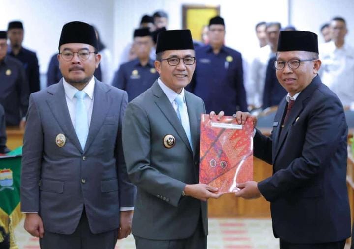 Wali Kota Palembang Ratu Dewa melantik tiga pejabat eselon II untuk menempati jabatan strategis di lingkungan Pemerintah Kota [Pemkot] Palembang.