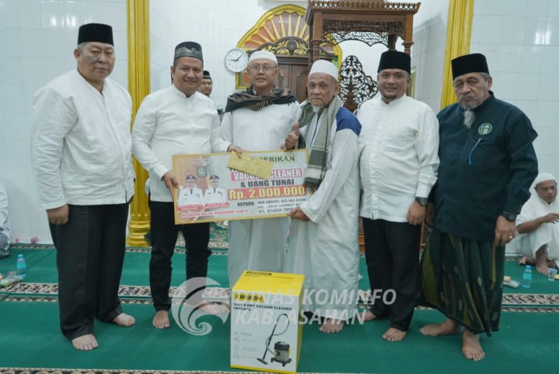 Pemerintah Kabupaten [Pemkab] Asahan melaksanakan Safari Ramadhan Khusus di dua Masjid yaitu Masjid Al-Hidayah Kelurahan Sidodadi Kecamatan Kota Kisaran Barat dan Masjid Haji Qosim Kelurahan Siumbut-Umbut Kecamatan Kota Kisaran Timur pada Ramadhan hari ke-15, Jumat 14 Maret 2025.