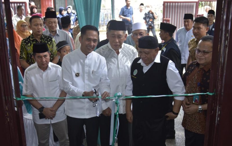 Wali Kota Palembang, Ratu Dewa meresmikan Rumah Qur'an Yayasan Wong Kito Mari Mengaji [YWKMM] yang terletak di Kelurahan 23 Ilir, Kecamatan Bukit Kecil, Jumat 14 Maret 2025.