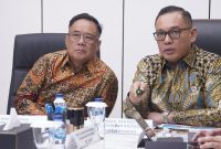 Wakil Gubernur Sumatera Selatan [Wagub Sumsel] H Cik Ujang melakukan audiensi dengan Wakil Menteri Investasi dan Hilirisasi/Wakil Kepala Badan Koordinasi Penanaman Modal Republik Indonesia [Wamen BKPM RI] Todotua Pasaribu, bertempat di Ruang Rapat Wakil Menteri Investasi RI Jakarta, Selasa 11 Maret 2025, siang.
