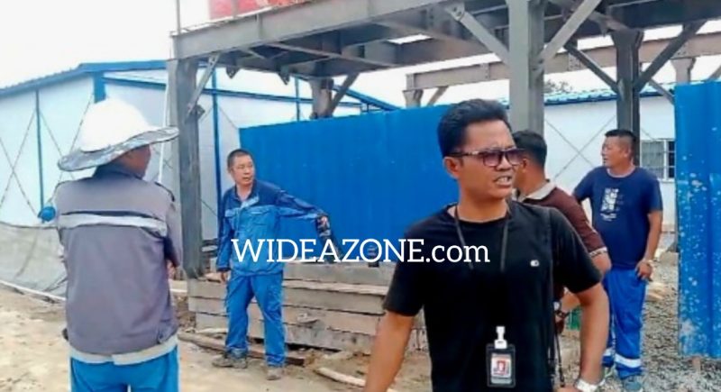Puluhan warga negara asing [WNA] asal Cina membanjiri PT China Road and Bridge Coorporation [CRBC] di Bayung Lencir, Kabupaten Musi Banyuasin, Sumatera Selatan.
