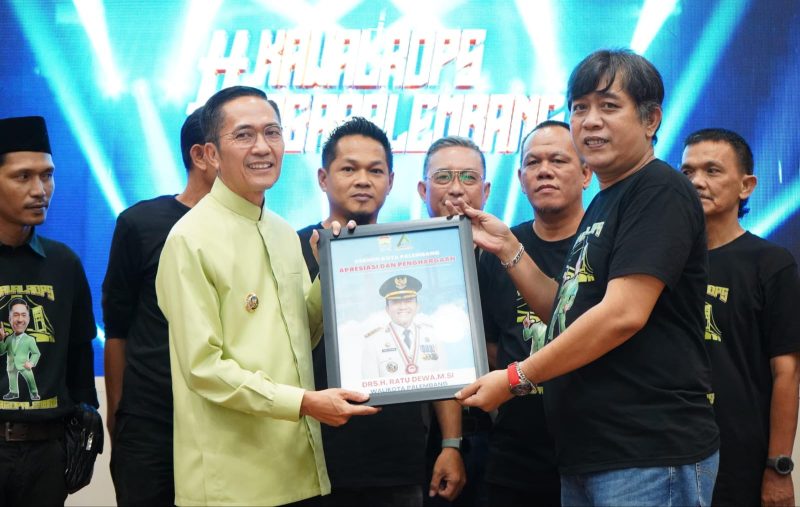 Pemerintah Kota [Pemkot] Palembang bersama Forum Cermin Kota Palembang resmi menggelar Seminar Komprehensif bertajuk “Sinergitas Rakyat dan Pemerintah Kota Palembang dalam Merealisasikan Palembang Berdaya, Palembang Sejahtera” di rumah Dinas, Jumat 11 April 2025.