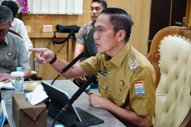 Wali Kota Ratu Dewa memerintahkan jajaranya untuk segera bergerak cepat berbenah terkait penataan kawasan Pasar 16 Ilir, Ampera dan wilayah sekitarnya, Senin 14 April 2025.