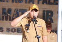 Sekretaris Daerah [Sekda] Aprizal Hasyim memastikan akan turun langsung memantau disiplin pegawai di lingkungan Pemerintah Kota [Pemkot] Palembang dengan memimpin apel secara bergiliran di 18 kecamatan yang ada.