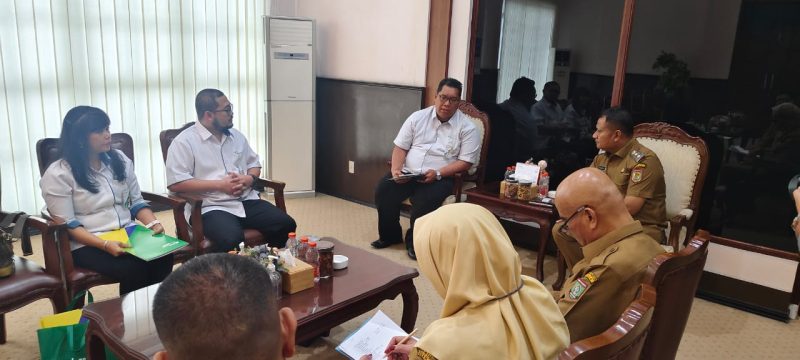 Pemerintah Kabupaten [Pemkab] Asahan menerima audiensi dari Badan Penyelenggara Jaminan Sosial Ketenagakerjaan [BPJS Ketenagakerjaan] Cabang Kisaran, dalam upaya mendorong pencapaian target Universal Coverage Jamsostek [UCJ] atau cakupan perlindungan jaminan sosial ketenagakerjaan bagi seluruh pekerja.