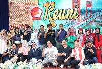 Gubernur Sumatera Selatan [Sumsel] H Herman hadir langsung dalam kegiatan Gowes Bareng dan Jalan Santai Ikatan Alumni Sekolah Menengah Atas Negeri 3 [IKA SMANTA] Palembang, dipusatkan di halaman SMAN 3 Palembang, Sabtu 5 April 2025, pagi.