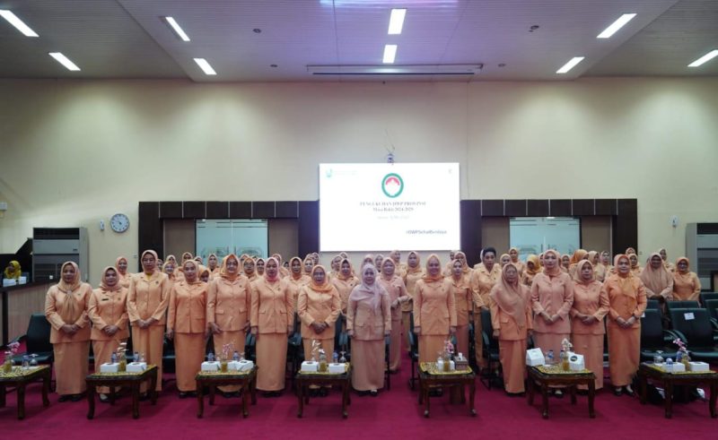 Pengurus Dharma Wanita Persatuan Provinsi Sumatera Selatan [DWP Sumsel] masa bakti 2024-2029 resmi dikukuhkan secara virtual oleh Ketua Umum DWP Pusat Ida Budi Gunadi Sadikin serentak di seluruh Indonesia. Adapun pengukuhan DWP Sumsel berlangsung di Auditorium Graha Bina Praja Pemprov Sumsel, Kamis 15 Mei 2025.