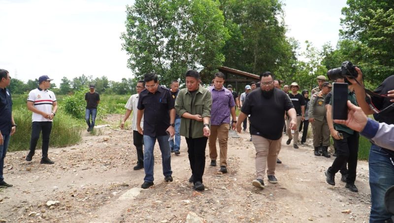 Gubernur Sumatera Selatan [Sumsel] H Herman Deru melakukan peninjauan lintasan Drag Race dan Road Race di Jakabaring Sport City [JSC], Palembang, Senin 12 Mei 2025.