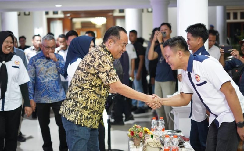 Wakil Gubernur Sumatera Selatan [Wagub Sumsel] H Cik Ujang hadir langsung pada pengukuhan pengurus Komite Olahraga Nasional Indonesia [KONI] Kabupaten Muara Enim masa bakti 2025-2029 yang dipusatkan Balai Agung Serasan Sekundang Kabupaten Muara Enim, Rabu 7 Mei 2025.