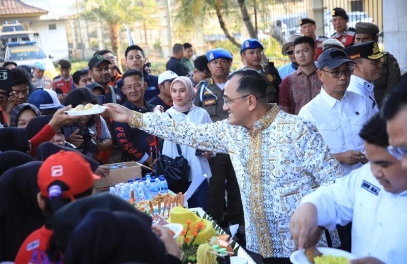 Sekretaris Daerah Provinsi Sumatera Selatan [Sekda Sumsel] Drs H Edward Candra MH menerima Konfederasi Serikat Pekerja Seluruh Indonesia Sumatera Selatan [KSPSI Sumsel] dalam rangka memperingati hari buruh internasional [MayDay 2025] di Auditorium Bina Praja Pemprov Sumsel, Kamis,1 MeI 2025