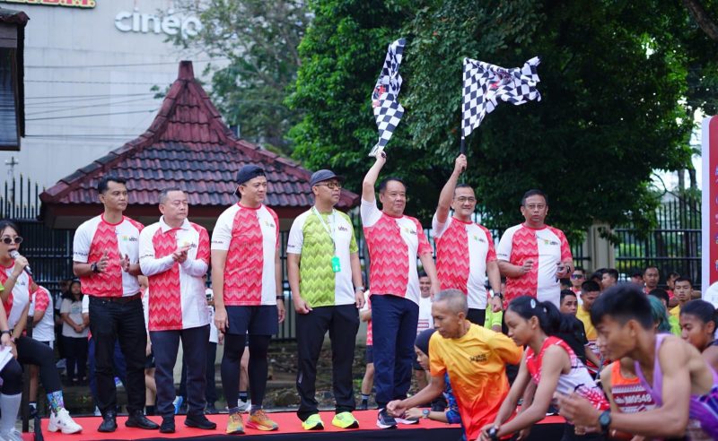 Wakil Gubernur Sumatera Selatan (Sumsel) H Cik Ujang secara resmi melepas Musi Runner 5K di halaman kantor DPRD Sumsel, Minggu (4/5/2025) pagi.
