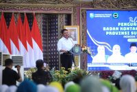 Gubernur Sumatera Selatan [Sumsel] H Herman Deru, didampingi Ketua TP PKK Sumsel Feby Deru, menghadiri pelantikan pengurus wilayah Badan Kontak Majelis Taklim [BKMT] Sumsel periode 2025–2030 di Griya Agung, Kamis 22 Mei 2025.