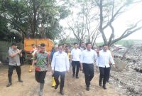 Dalam kunjungan kerjanya ke Kota Palembang, Sumatera Selatan, Sabtu 24 Mei 2025 siang, Menteri Lingkungan Hidup Republik Indonesia [LHRI] Hanif Faisol Nurofiq, didampingi Gubernur Sumsel H. Herman Deru, meninjau Tempat Pembuangan Akhir [TPA] di Sukawinatan, Sukabangun.