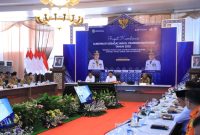 Gubernur Sumatera Selatan [Sumsel] H Herman Deru bersama Wakil Gubernur [Wagub] H Cik Ujang menggelar Rapat Koordinasi [Rakor] Gubernur sebagai Wakil Pemerintah Pusat Tahun 2025 dengan tujuan menyatukan visi dan frekuensi bersama jajaran Organisasi Perangkat Daerah [OPD] dan instansi vertikal lainnya, bertempat di Rumah Dinas Gubernur Griya Agung Jalan Demang Lebar Daun Palembang, Senin 14 April 2025 siang.