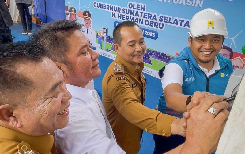 Setelah Sekian Lama Diperjuangkan, Gubernur Herman Deru Akhirnya Resmi Nyalakan Listrik PLN di Lima Desa di Kecamatan Keluang Muba
