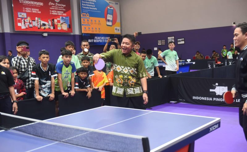 Gubernur Sumatera Selatan [Sumsel] H Herman Deru membuka Kejuaraan Tenis Meja “Indonesia Pingpong League Youth Zona 1 Sumatera 2025”, kejuaraan ini diselenggarakan di Pitstop XIOM Table Tennis Center Palembang, Sabtu 26 April 2025.