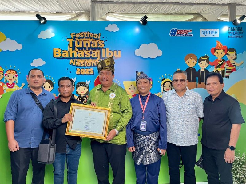 Bupati Asahan, H Taufik Zainal Abidin [TZAS] SSos MSi menerima penghargaan Nasional Apresiasi Kepala Daerah dari Kementerian Pendidikan Dasar dan Menengah Republik Indonesia [Kemendikdasmen RI] atas komitmennya dalam pelestarian bahasa dan budaya daerah melalui sektor pendidikan.
