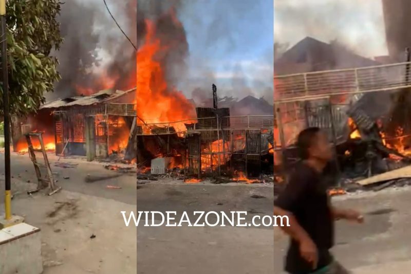 Tiga toko grosir dan satu rumah warga di Jalan Husni Thamrin, Kelurahan Selawan, Kecamatan Kisaran Timur, Kabupaten Asahan hangus terbakar diamuk si jago merah pada Kamis 14 Agustus 2025, sekira pukul 10.00 WIB. [Foto Subhan Hadi Darmawan-WI]