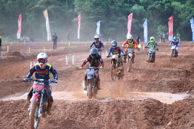 Gubernur H Herman Deru meresmikan penggunaan Sirkuit Permanen Grasstrack di Jakabaring Sport City [JSC] Palembang, bersamaan dengan pembukaan Kejurnas Grasstrack Region 1B Sumatera 2025 Piala Gubernur Sumsel, Sabtu 16 Agustus 2025.