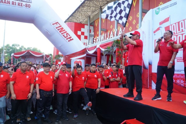 Gubernur Sumsel H Herman Deru didampingi Wakil Gubernur H Cik Ujang hadir langsung untuk melepas peserta. Keduanya mengajak seluruh lapisan masyarakat menjadikan olahraga sebagai gaya hidup.