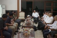 Bupati Asahan, Taufik Zainal Abidin Siregar SSos MSi menerima audiensi dari Himpunan Mahasiswa Islam [HMI] Cabang Kisaran-Asahan di ruang kerjanya pada Rabu 2 Juli 2025.