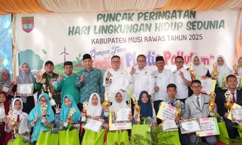 Puncak peringatan Hari Lingkungan Hidup Sedunia di Kabupaten Musi Rawas berlangsung sukses, bertempat di Halaman Kantor Dinas Lingkungan Hidup [DLH] Musi Rawas, Rabu 27 Agustus 2025.