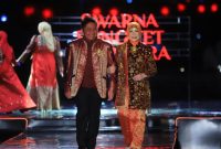 Elegansi Herman Deru dan Feby Deru Bersinar di Panggung Swarna Songket Nusantara