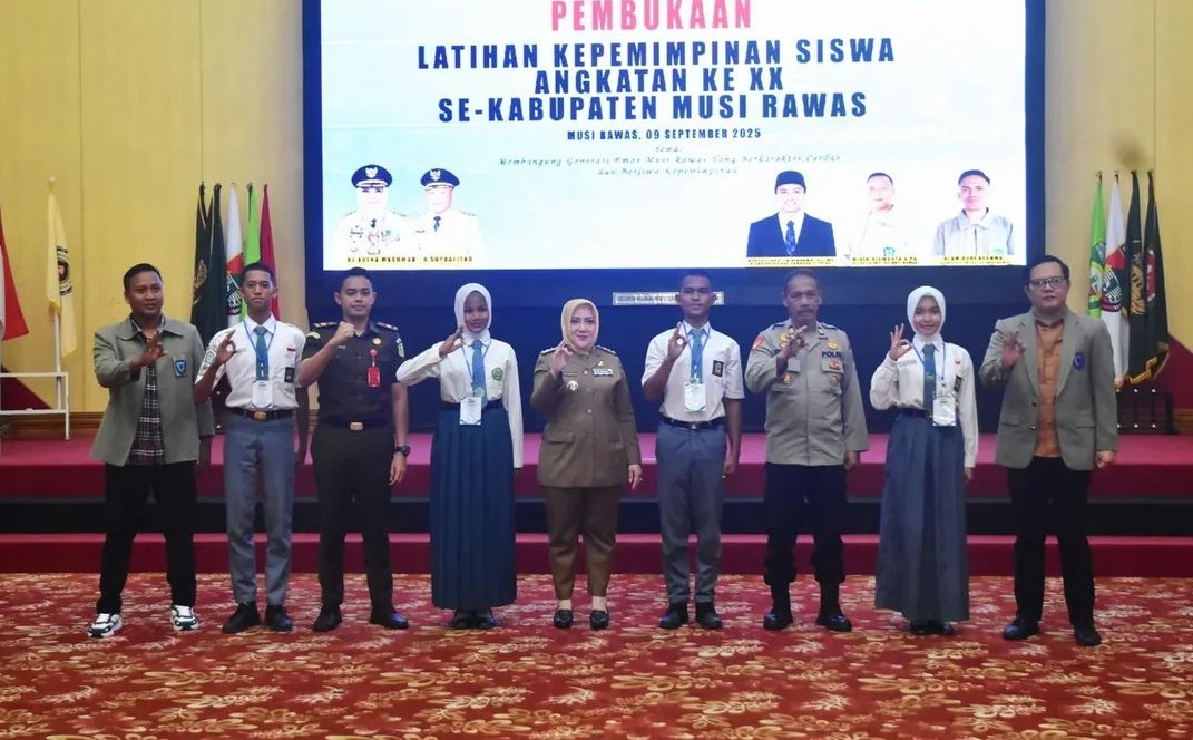 Bupati Hj.Ratna Machmud membuka Latihan Kepemimpinan Siswa [LKS] XX [ke-20] se- Kabupaten Musi Rawas di Auditorium Pemkab Musi Rawas, Selasa 9 September 2025.