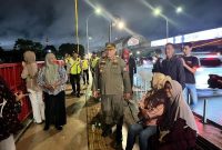 Kasatpol-PP Herison bersama personel dan Polrestabes Palembang melakukan penyisiran di Kawasan Jembatan Ampera, Kamis 11 September 2025, malam.