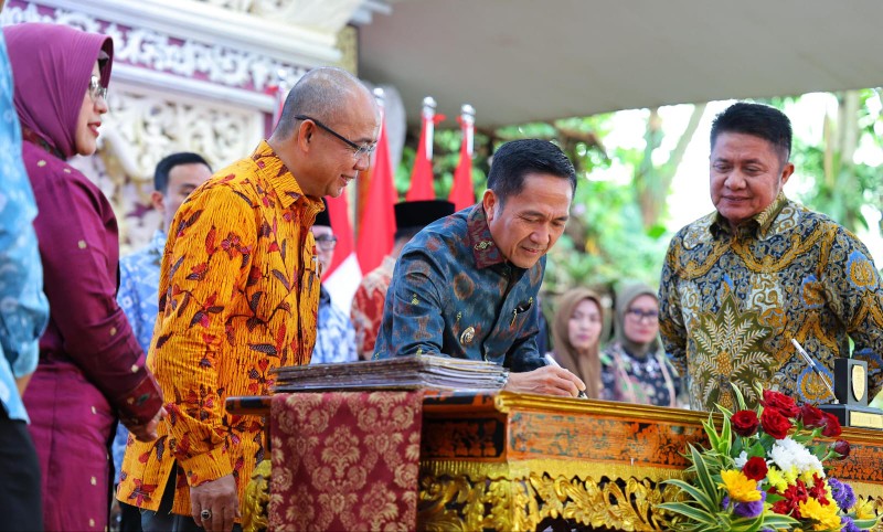 Pemerintah Kota [Pemkot] melalui Wali Kota Ratu Dewa secara resmi melakukan penandatanganan nota kesepakatan atau Memorandum of Understanding [MoU] bersama Kepala BPS kota Palembang.